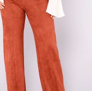 Never worn in its original packaging. Pants w/ stitch seam in front